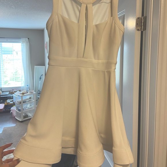 Beautiful white swing dress - Picture 2 of 4